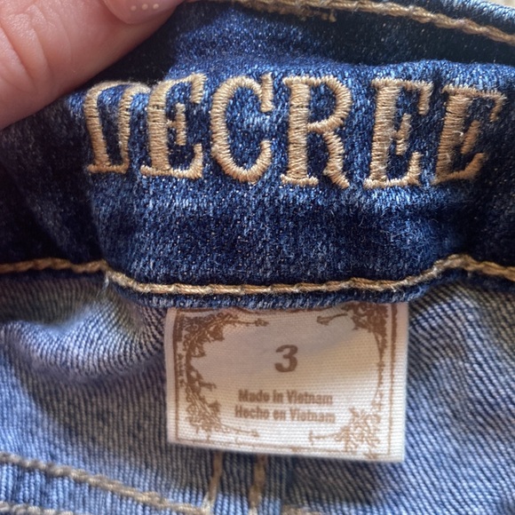 Decree Sequin Distressed Denim Shorts — Size 3!! - Picture 4 of 6